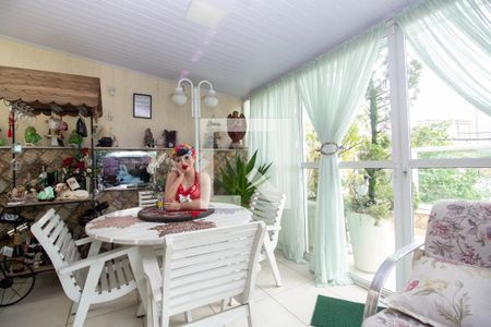 Casa à venda com 125m², 3 quartos e 3 vagas Casa à venda com 125m², 3 quartos e 3 vagasVaranda