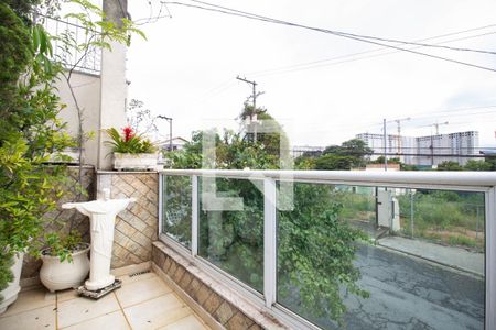 Casa à venda com 125m², 3 quartos e 3 vagas Casa à venda com 125m², 3 quartos e 3 vagasVaranda