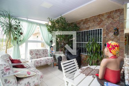 Casa à venda com 125m², 3 quartos e 3 vagas Casa à venda com 125m², 3 quartos e 3 vagasVaranda