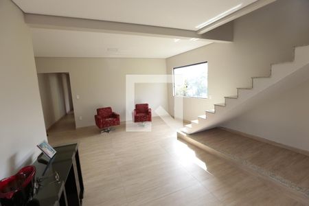 Sala de casa de condomínio à venda com 3 quartos, 240m² em Santa Luzia, Contagem