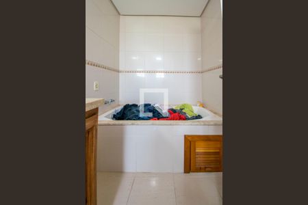 Casa à venda com 297m², 4 quartos e 3 vagasBanheiro da Suíte