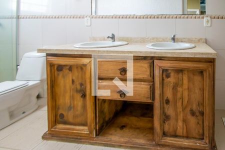 Casa à venda com 297m², 4 quartos e 3 vagasBanheiro da Suíte