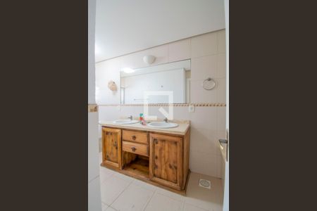 Casa à venda com 297m², 4 quartos e 3 vagasBanheiro da Suíte