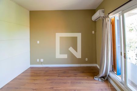 Casa à venda com 297m², 4 quartos e 3 vagasSuite