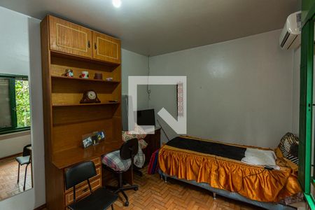 Casa à venda com 277m², 5 quartos e 3 vagasQuarto 4