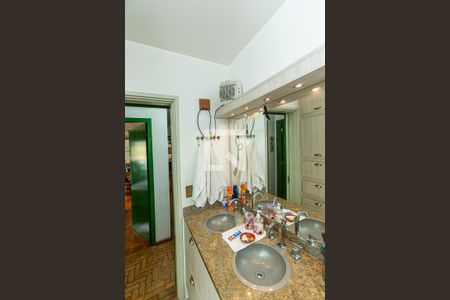 Casa à venda com 277m², 5 quartos e 3 vagasBanheiro