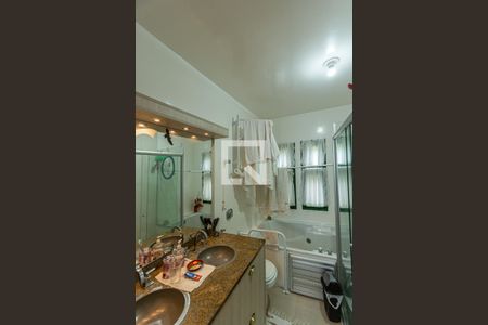 Casa à venda com 277m², 5 quartos e 3 vagasBanheiro