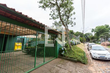 Casa à venda com 277m², 5 quartos e 3 vagasFachada