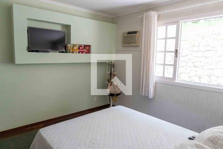 Casa à venda com 350m², 4 quartos e 6 vagasSuíte