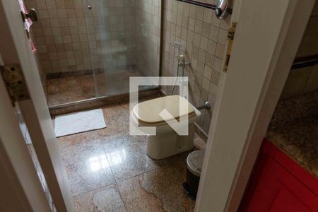 Casa à venda com 350m², 4 quartos e 6 vagasBanheiro da Suíte