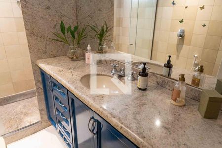 Casa à venda com 350m², 4 quartos e 6 vagasBanheiro Social