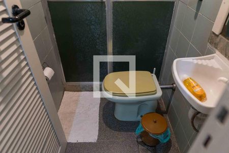 Casa à venda com 350m², 4 quartos e 6 vagasBanheiro de Serviço