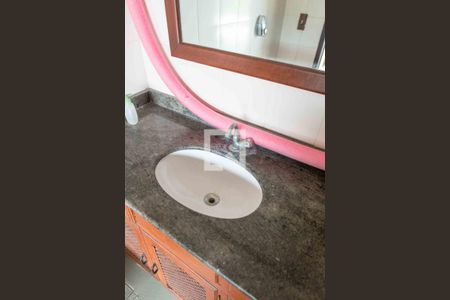 Casa à venda com 350m², 4 quartos e 6 vagasBanheiro da Churrasqueira