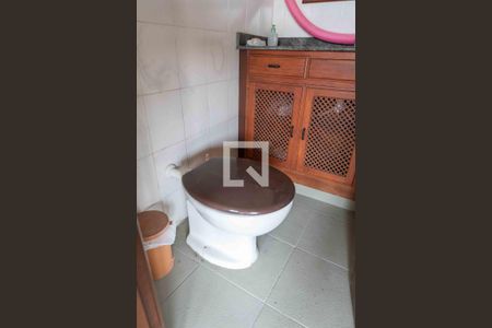 Casa à venda com 350m², 4 quartos e 6 vagasBanheiro da Churrasqueira