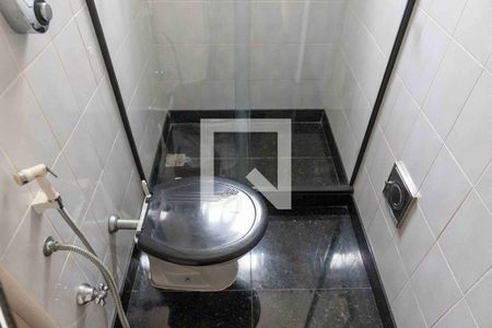 Casa à venda com 350m², 4 quartos e 6 vagasBanheiro da Suíte 2