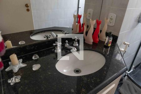 Casa à venda com 350m², 4 quartos e 6 vagasBanheiro da Suíte 2