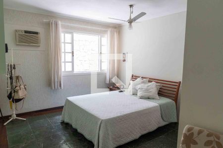 Casa à venda com 350m², 4 quartos e 6 vagasSuíte