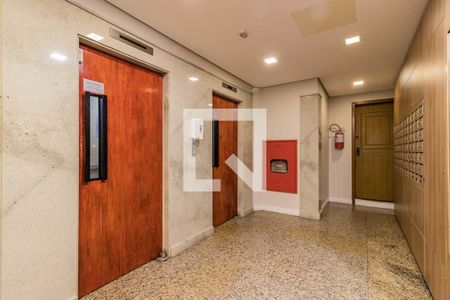 Apartamento à venda com 45m², 1 quarto e sem vagaElevadores