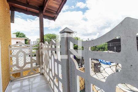Casa à venda com 250m², 3 quartos e 2 vagas Casa à venda com 250m², 3 quartos e 2 vagasVaranda