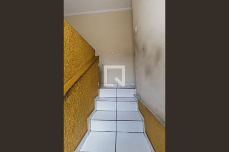 Casa à venda com 250m², 3 quartos e 2 vagas Casa à venda com 250m², 3 quartos e 2 vagasEscada