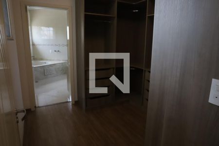 Casa de condomínio para alugar com 492m², 4 quartos e 4 vagasCloset da suíte