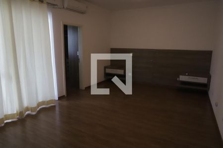 Casa de condomínio para alugar com 492m², 4 quartos e 4 vagasSuíte