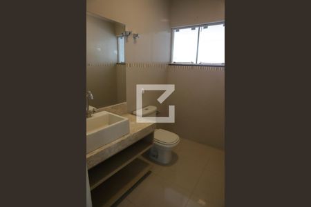 Banheiro 1 de casa de condomínio para alugar com 4 quartos, 492m² em Jardim Residencial Suzano, Suzano