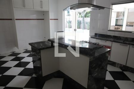 Casa de condomínio para alugar com 492m², 4 quartos e 4 vagasCozinha