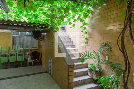 Casa à venda com 246m², 4 quartos e 2 vagasEscada