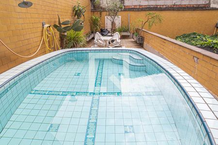 Casa à venda com 246m², 4 quartos e 2 vagasPiscina