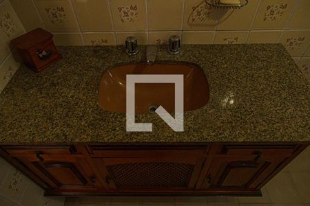 Casa à venda com 246m², 4 quartos e 2 vagasBanheiro