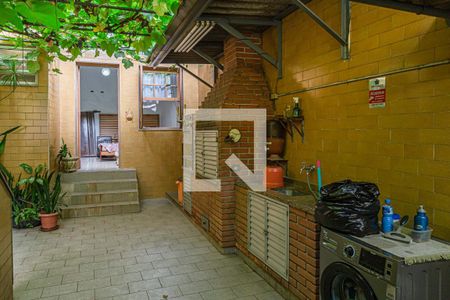 Casa à venda com 246m², 4 quartos e 2 vagasChurrasqueira