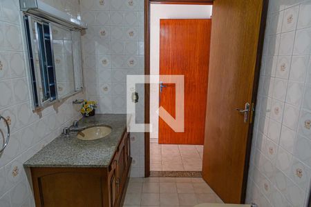 Casa à venda com 246m², 4 quartos e 2 vagasBanheiro da Suíte