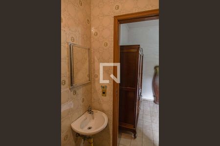 Casa à venda com 246m², 4 quartos e 2 vagasBanheiro