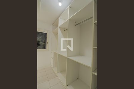 Casa de condomínio para alugar com 250m², 3 quartos e 2 vagasCloset