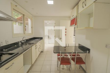 Casa de condomínio para alugar com 250m², 3 quartos e 2 vagasCozinha