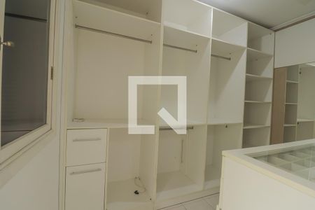 Casa de condomínio para alugar com 250m², 3 quartos e 2 vagasCloset