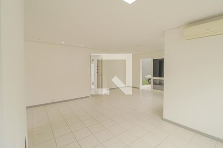 Casa de condomínio para alugar com 250m², 3 quartos e 2 vagasSala