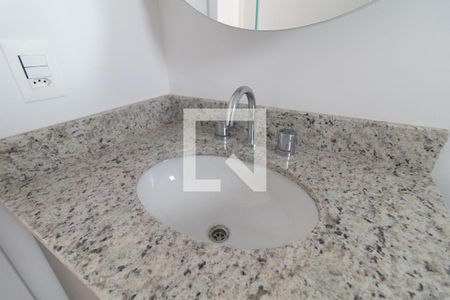 Banheiro de apartamento para alugar com 1 quarto, 39m² em Partenon, Porto Alegre