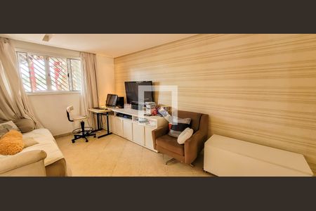 Casa à venda com 225m², 3 quartos e 3 vagas Casa à venda com 225m², 3 quartos e 3 vagasSala de Estar