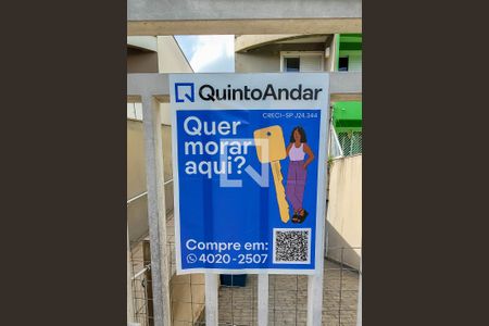 Casa à venda com 225m², 3 quartos e 3 vagas Casa à venda com 225m², 3 quartos e 3 vagasPlaca de Anúncio