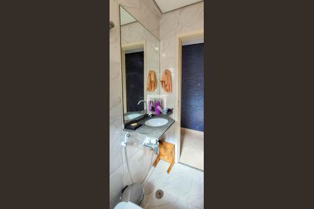 Casa à venda com 225m², 3 quartos e 3 vagas Casa à venda com 225m², 3 quartos e 3 vagasBanheiro da Suíte