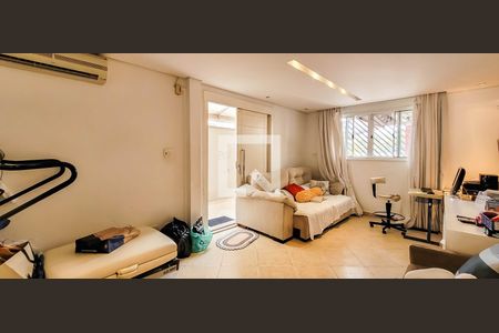 Casa à venda com 225m², 3 quartos e 3 vagas Casa à venda com 225m², 3 quartos e 3 vagasSala de Estar