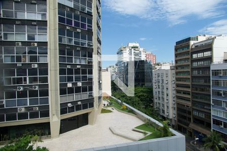 Sala vista  de apartamento à venda com 4 quartos, 150m² em Leblon, Rio de Janeiro