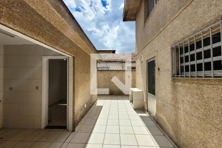 Casa à venda com 228m², 3 quartos e 3 vagas Casa à venda com 228m², 3 quartos e 3 vagasQuintal