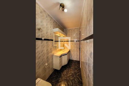 Casa à venda com 228m², 3 quartos e 3 vagas Casa à venda com 228m², 3 quartos e 3 vagasBanheiro Social