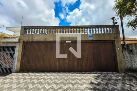 Casa à venda com 228m², 3 quartos e 3 vagas Casa à venda com 228m², 3 quartos e 3 vagasFachada