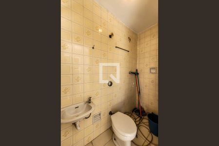 Casa à venda com 228m², 3 quartos e 3 vagas Casa à venda com 228m², 3 quartos e 3 vagasBanheiro de serviço