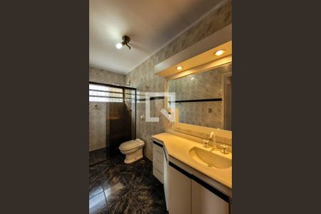 Casa à venda com 228m², 3 quartos e 3 vagas Casa à venda com 228m², 3 quartos e 3 vagasBanheiro Social