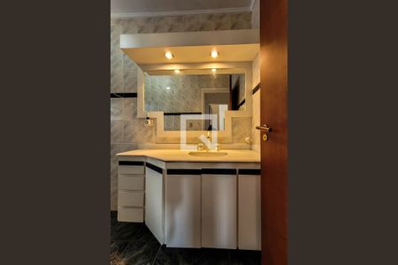 Casa à venda com 228m², 3 quartos e 3 vagas Casa à venda com 228m², 3 quartos e 3 vagasBanheiro Social